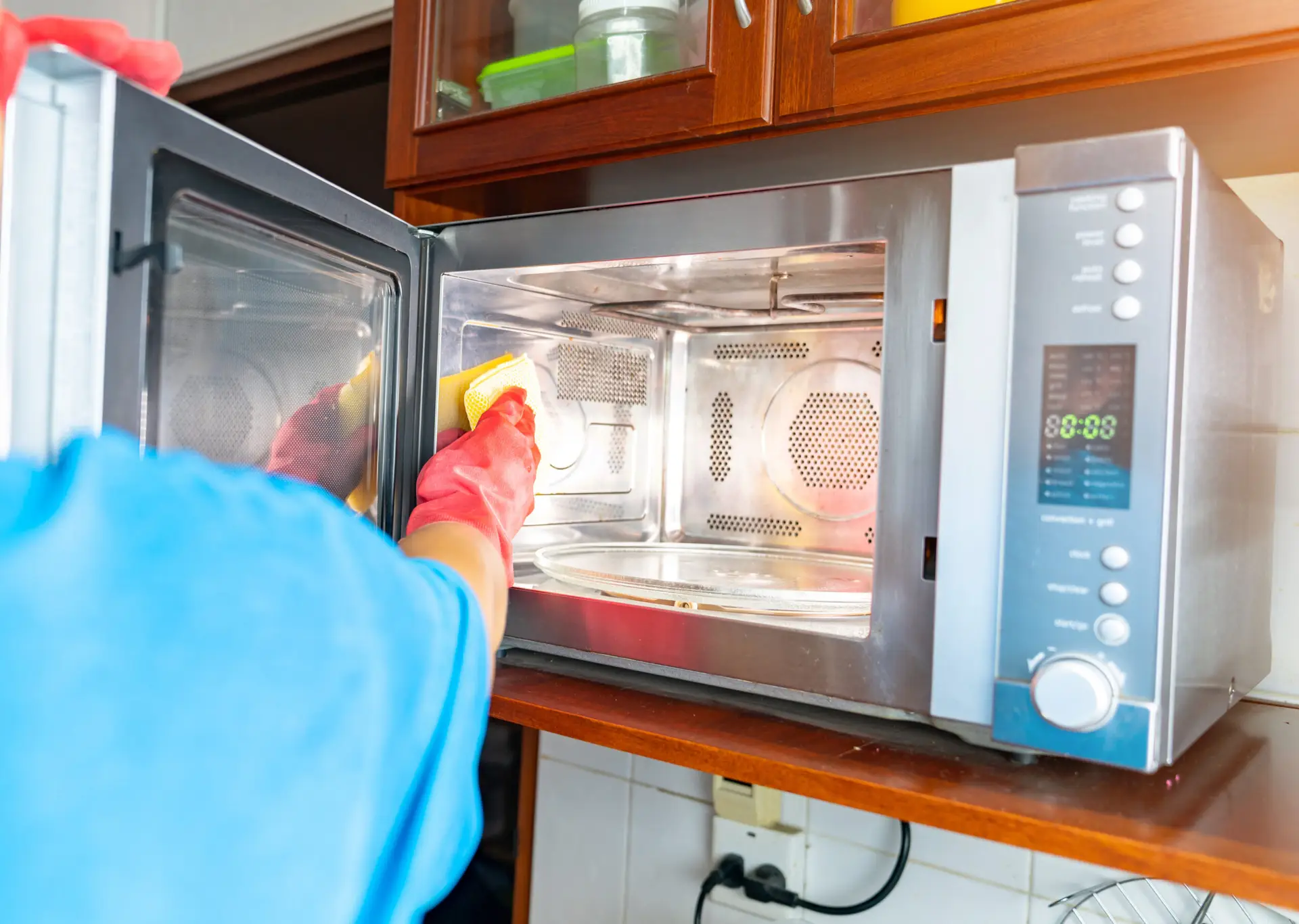 How to Clean a Microwave Inside and Out