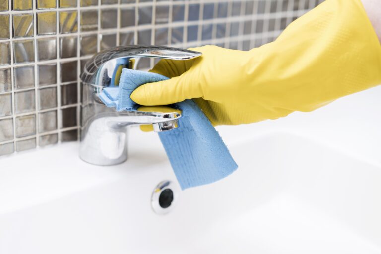 Best Way to Clean a Bathroom Sink