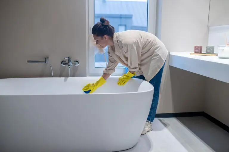 Can You Use Toilet Bowl Cleaner in the Bathtub?