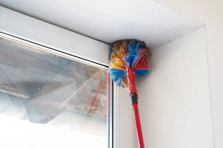 How to Clean Dust from a Popcorn Ceiling?