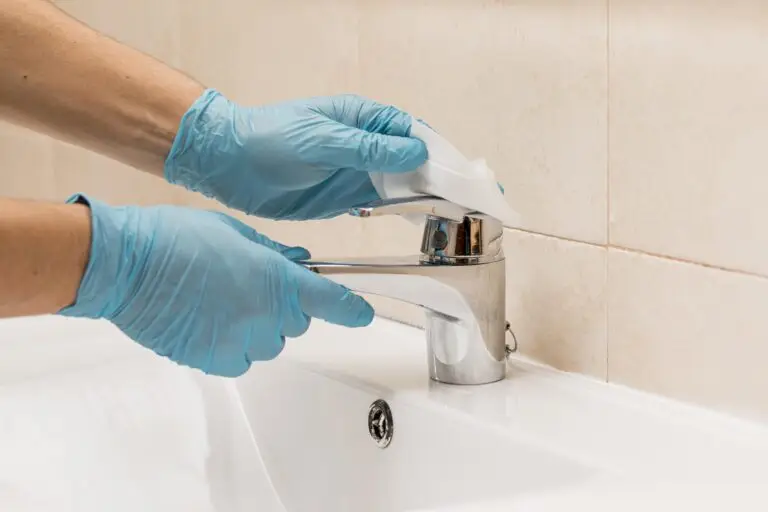 What to Use to Clean a Bathroom Sink?