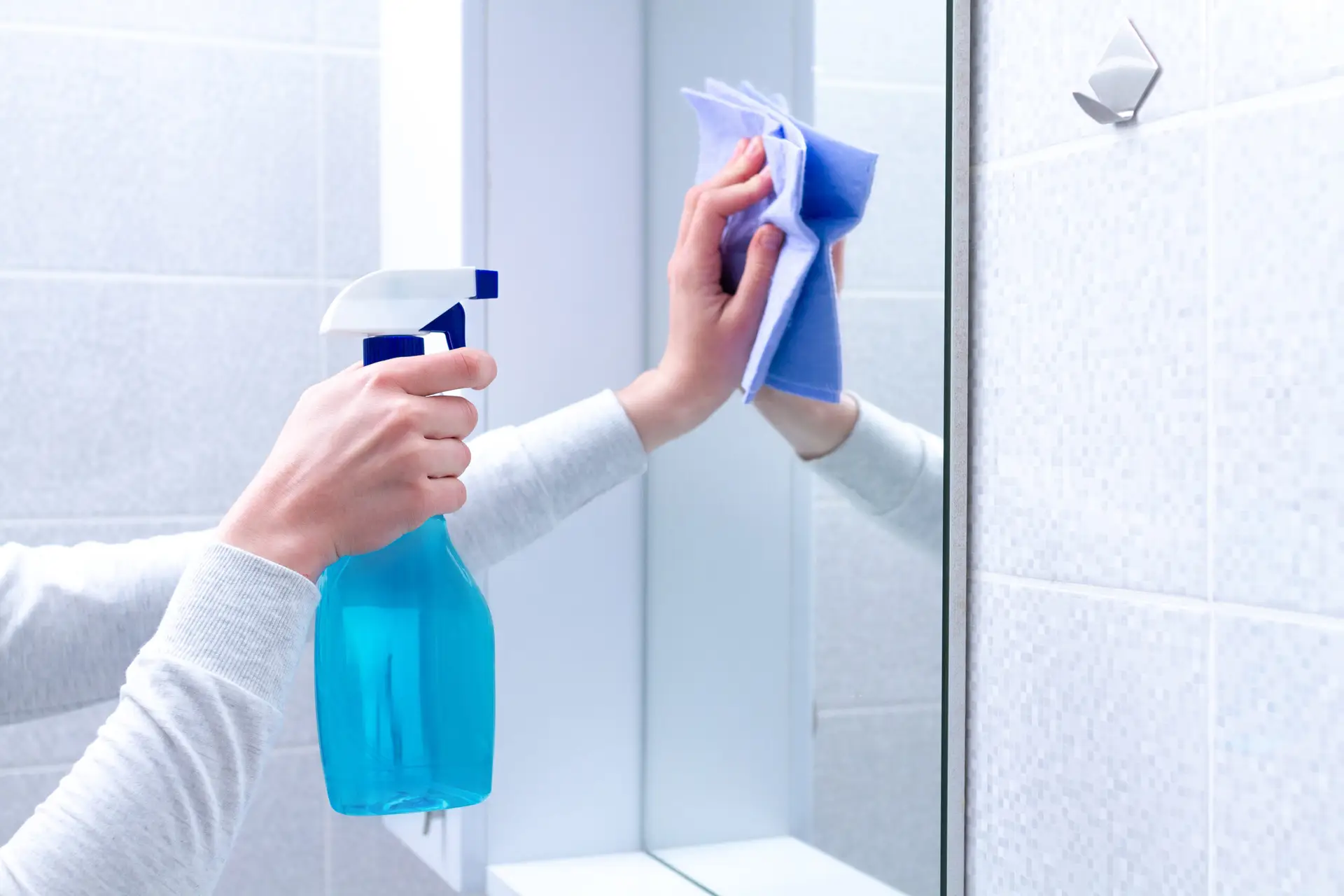 How to Clean Mirrors Without Glass Cleaner