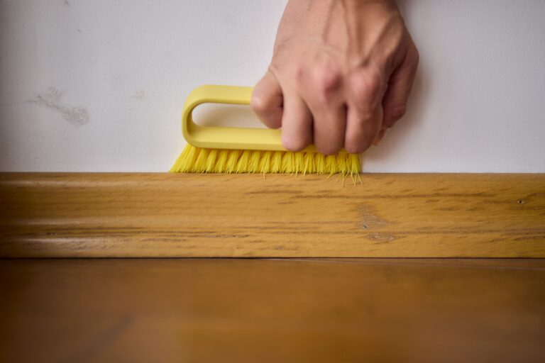 Baseboard Cleaner Tool: What Works Best for Fast Cleaning