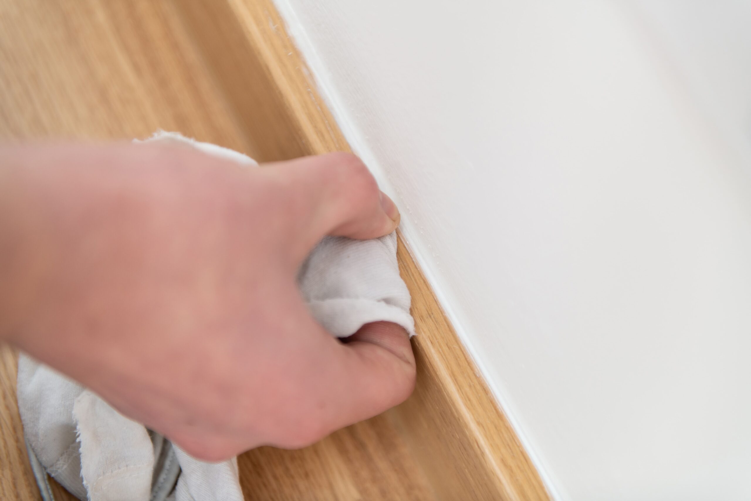 Clean Baseboards With a Steam Cleaner