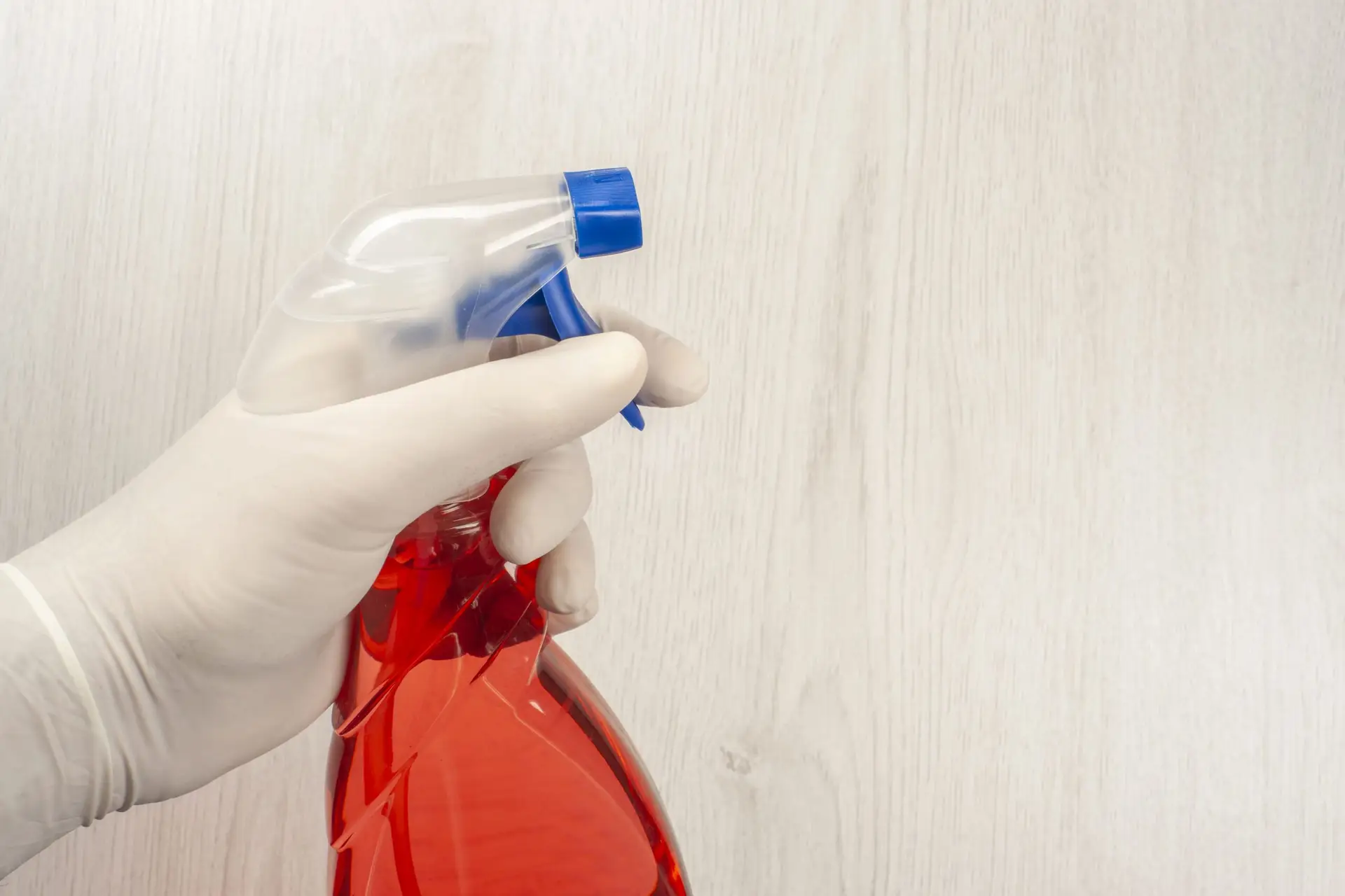 Vinegar vs Commercial Cleaners