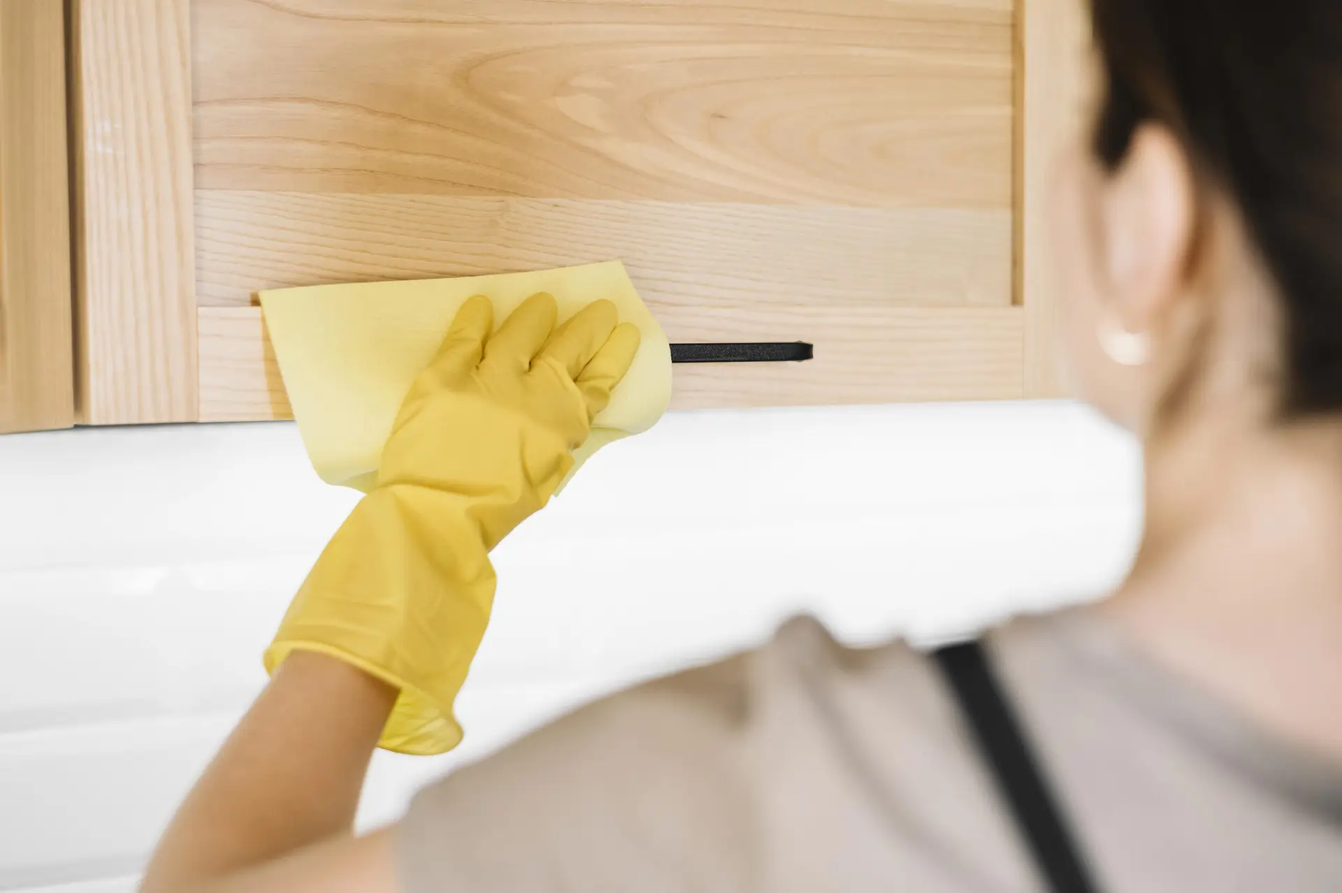 Best Way to Clean Wood Furniture Without Damage at Home