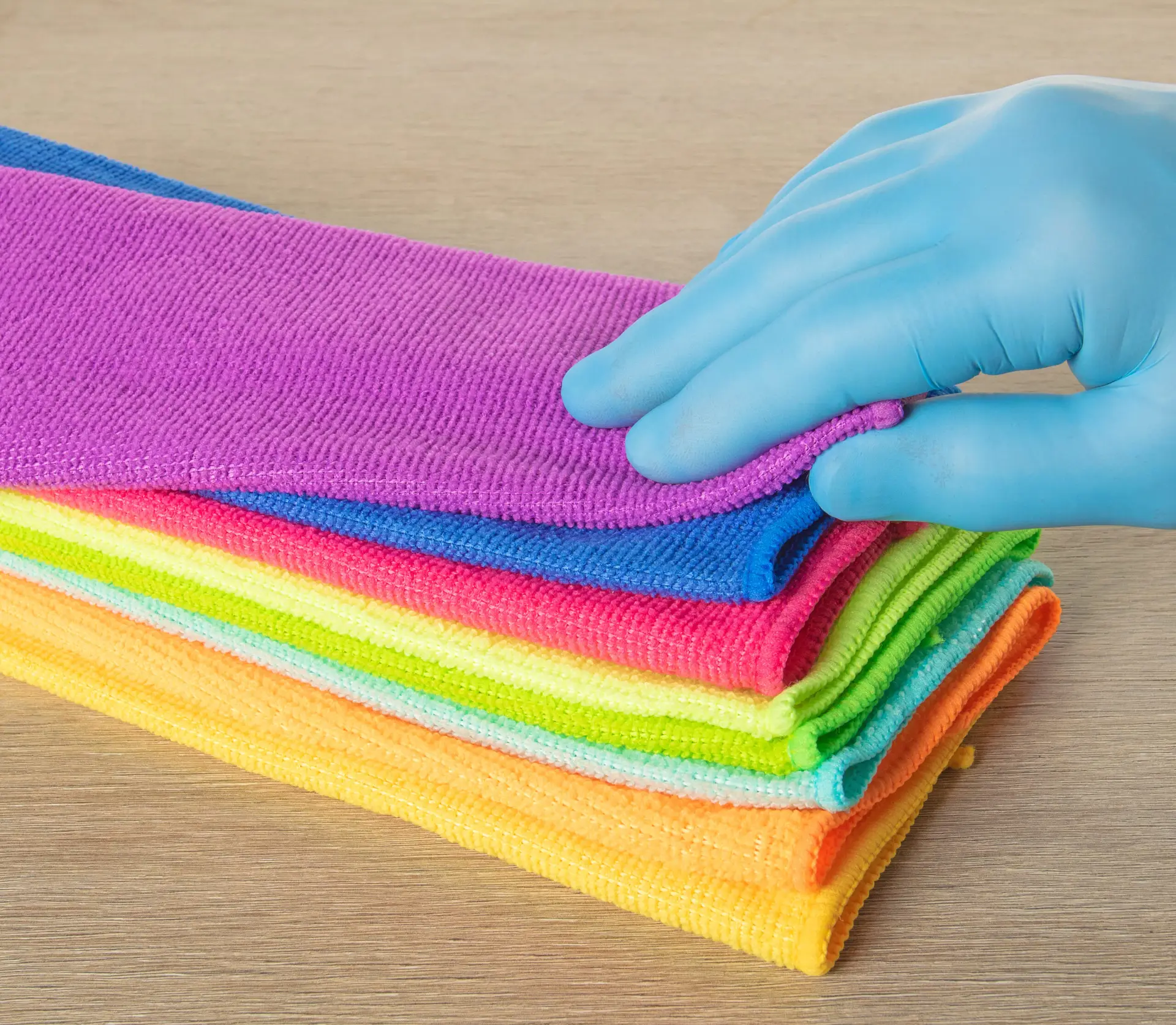 Disposable Wipes vs Microfiber Cloths for Cleaning