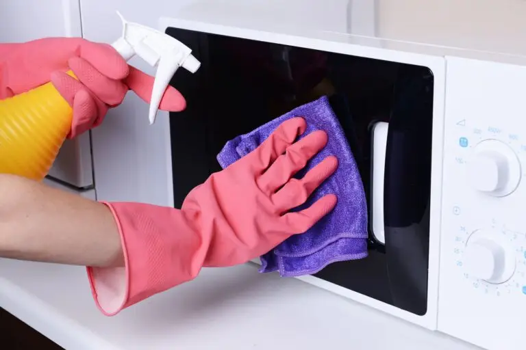 How to Clean a Microwave With Steam?